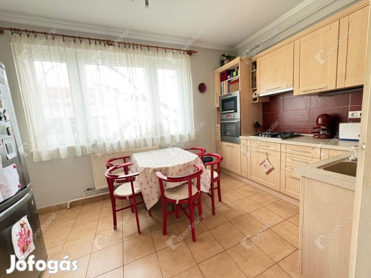 Társasházi lakás  a belvároshoz 7 percre!