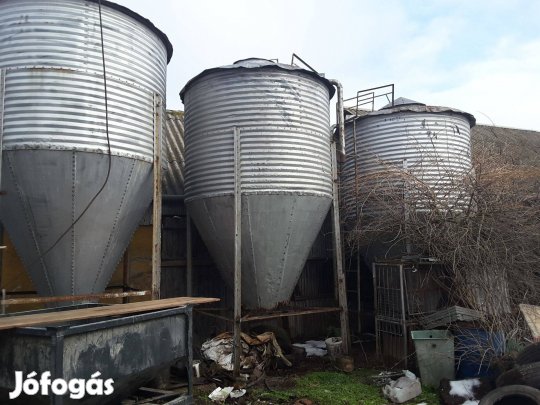 Tartály, takarmány tároló
