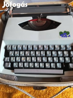 Táska írógép,nagyon régi új szallaggal,egy billentyű lenn hiányzik!/77