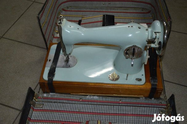 Táska varrógép eladó !