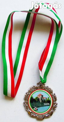 Tata Maraton váltó Megalódusz SE érem nemzeti szalag