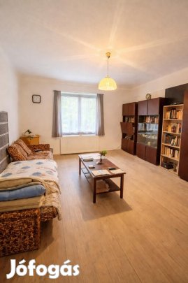 Tata, 2+1 szobás  családi ház eladó