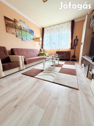 Tata, 2 szobás  tégla lakás eladó