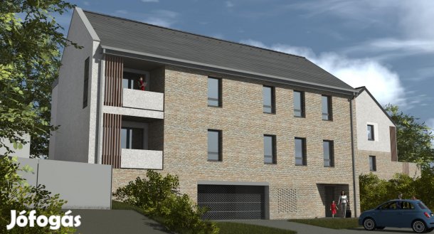 Tata, 3 szobás  tégla lakás eladó