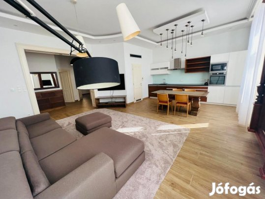 Tata, 3 szobás  tégla lakás kiadó