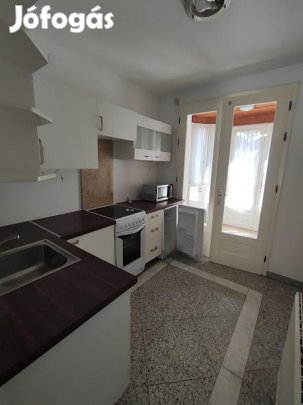 Tata, 4 szobás családi ház kiadó