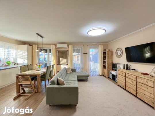 Tata, 4 szobás  ikerház eladó