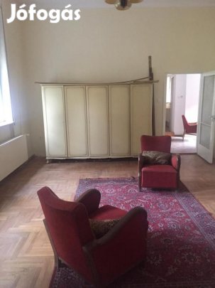Tata, 4 szobás  iroda - nem irodaházban kiadó
