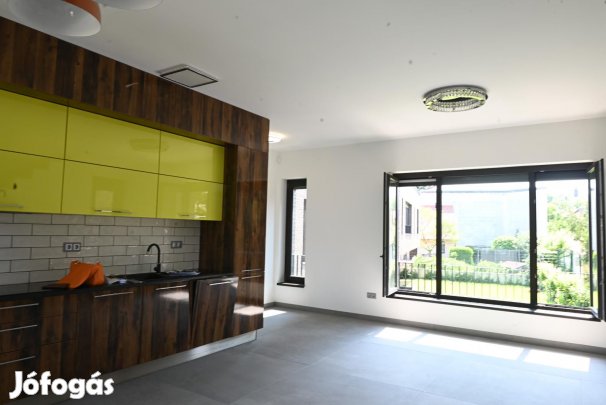 Tata, 4 szobás  tégla lakás kiadó