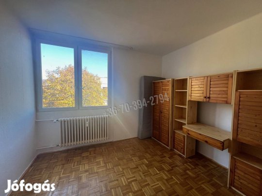 Tatabánya Dózsakert, 2 szobás, nagy erkélyes lakás ELADÓ!