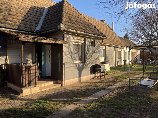 Tatabánya Felsőgalla 113 nm házrész kerttel lakásáron