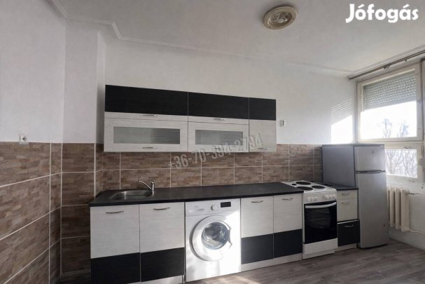 Tatabánya-Kertvárosban  napfényes, erkélyes lakás!