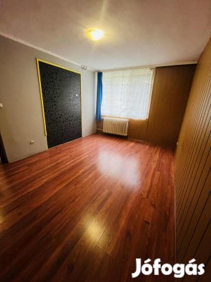 Tatabánya, 1+1 szobás  tégla lakás eladó