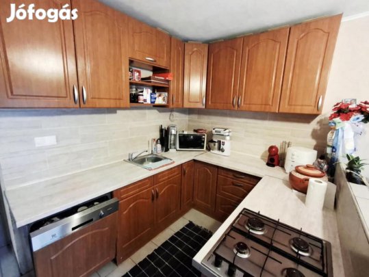 Tatabánya, 2+1 szobás  tégla lakás eladó