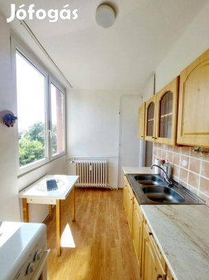 Tatabánya, 2 szobás tégla lakás eladó