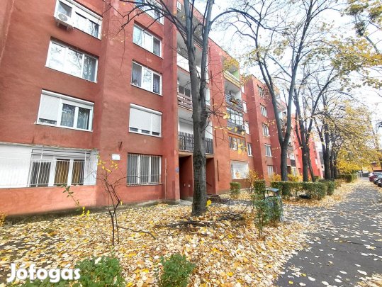 Tatabánya, 2 szobás  tégla lakás eladó