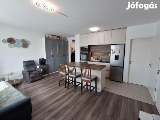 Tatabánya, 3 szobás  tégla lakás eladó