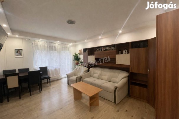 Tatabánya, Kós Károly utcában, 51 m-es, 2 szobás, erkélyes téglaépíté