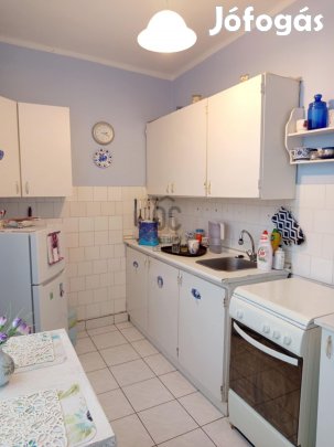 Tatabánya egyik legkedveltebb városrészében, Dózsakertben eladó egy ki