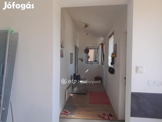 Tatabányai 65 nm-es ház eladó