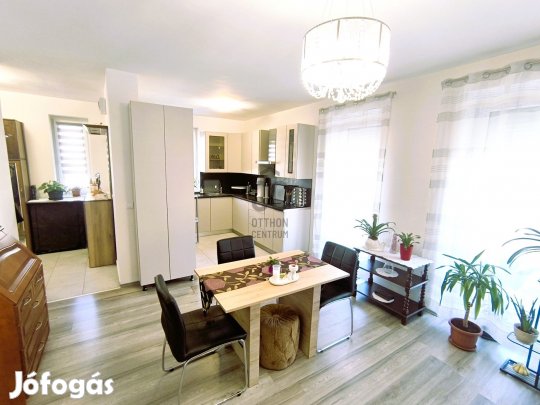 Tatabányai eladó tégla társasházi lakás