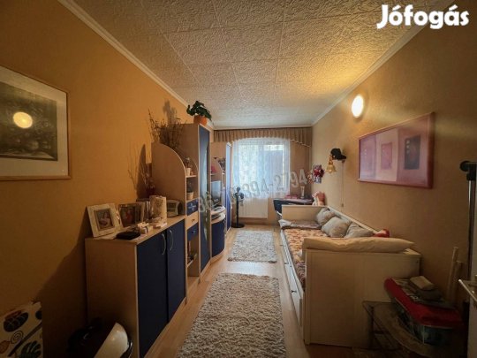 Tatabányán, 68m2 nagyságú 3 szoba hallos, magasföldszinti lakás eladó!