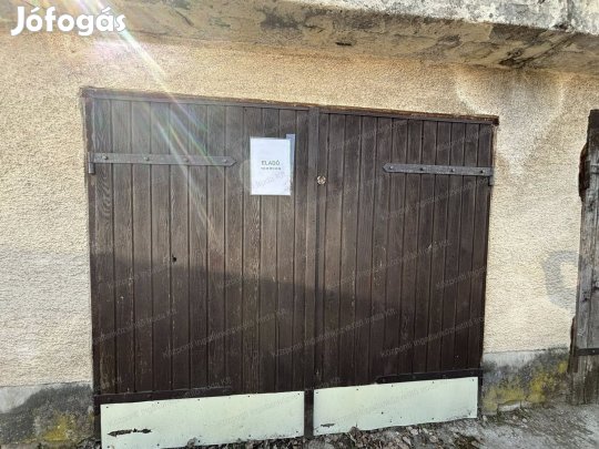 Tatabányán eladó 18 m2-es garázs, a Földi Imre Sportcsarnok melletti