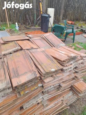 Tatai cserép 1500db elado.Szállitás megoldhato.