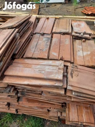 Tatai cserép 1500db jó állapotban elado.Szállitás megoldhato.