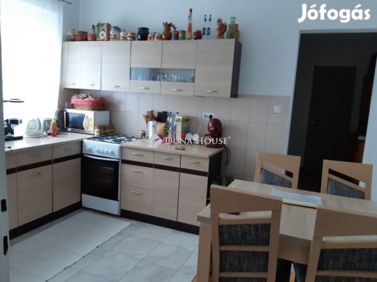 Tatai eladó 126 nm-es ház