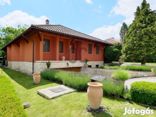 Tatai eladó tégla családi ház