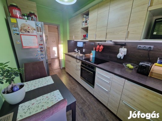 Tatai eladó tégla társasházi lakás