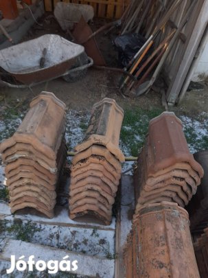 Tatai kupcserép kitűnő állapotban 32db elado.Szállitás megoldhato.