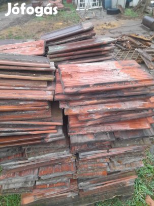 Tatai szallag cserép 1200db elado.Szállitás megoldhato.