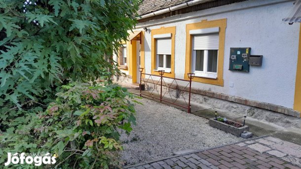 Tatán lakás kiadó frekventált helyen