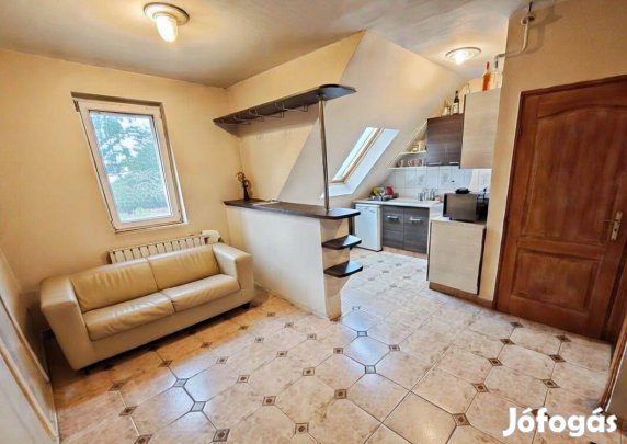 Tavasz utcán erkélyes lakás hosszú távra kiadó