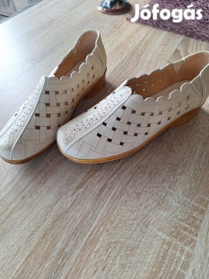 Tavaszi, nyári cipő olcsón eladó!