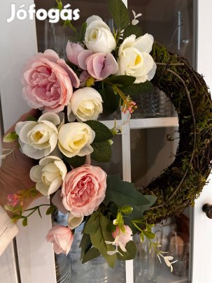Tavaszi rózsás koszorú vintage stílusú