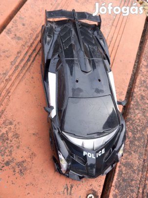 Távirányítós rendőrségi makett modell autó eleje mozog 1/36 méret