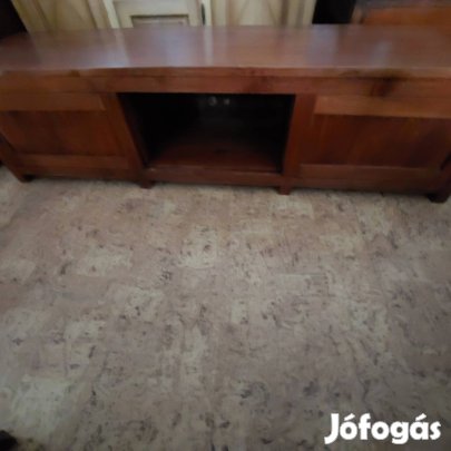 Teakfa elhúzható ajtós komód.