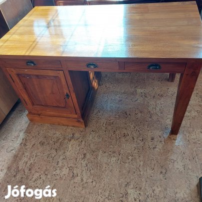 Teakfa író asztal.