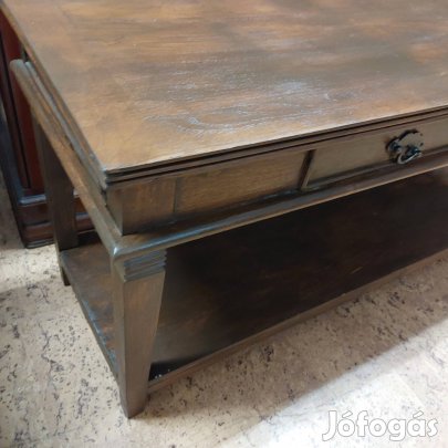 Teakfa két fiókos konzol asztal.