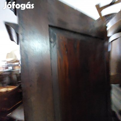 Teakfa sarok szekrény .