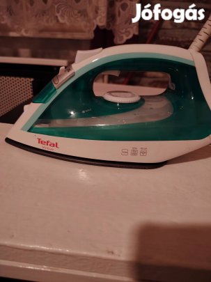 Tefal újszerű gőzölös vasaló eladó.