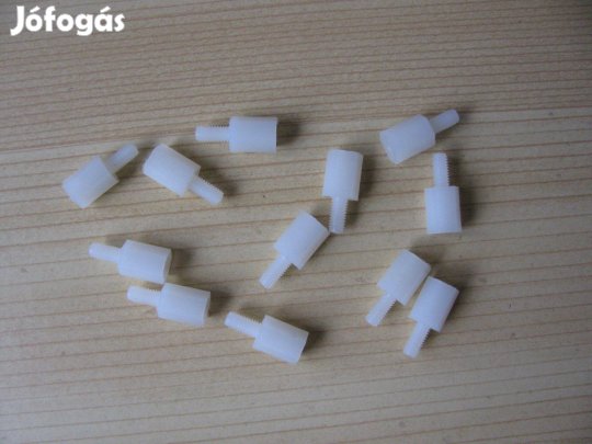 Teflon távtartó , 3-as menet, 3-as furat a végein