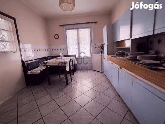 Tégla családiház Zalacsében eladó!