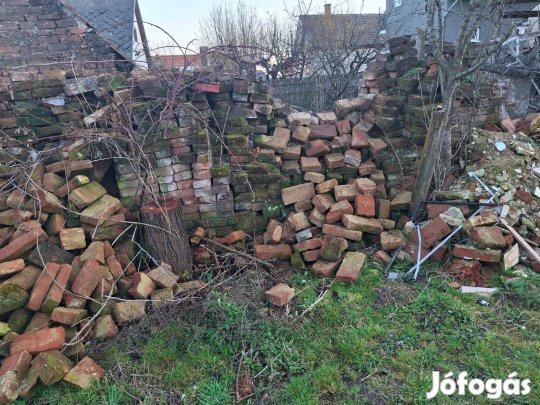 Tégla,cserép ingyen elvihető