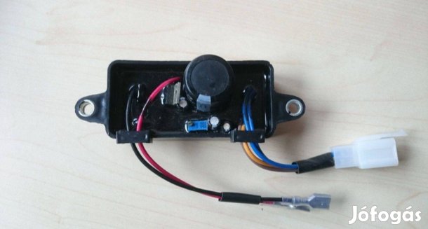 Téglalap alakú 10cm-es lyuktávolságú feszültség szabályzó elektronika