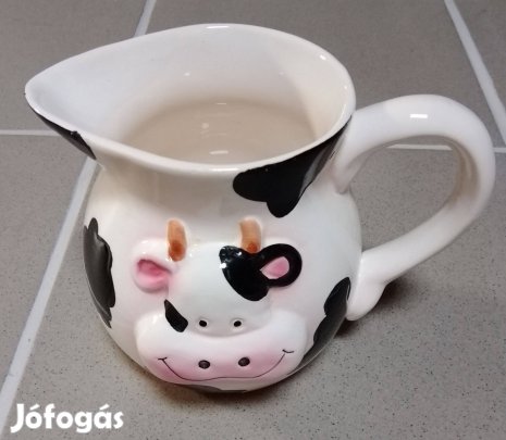 Tehén motívumos kancsó kiöntő