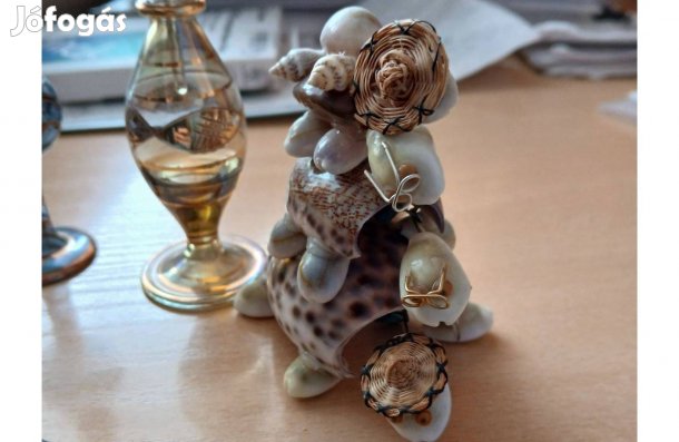 Teknős dísztárgy kagylókból